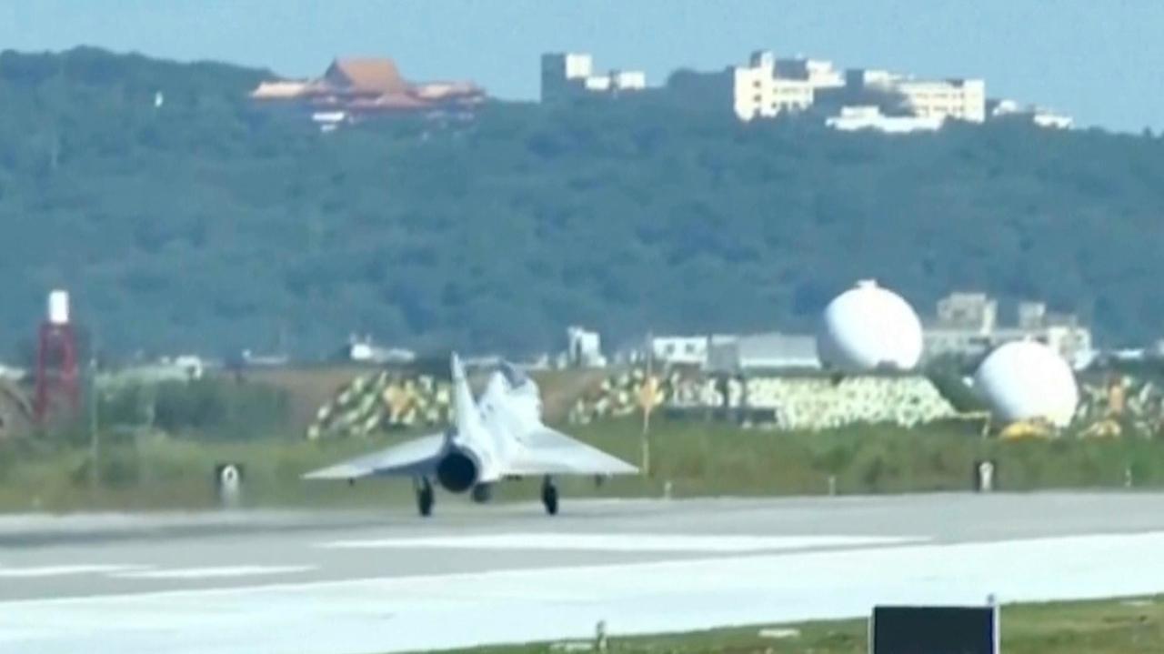 Chinese military drills around Taiwan resume for a second day, aimed at ...