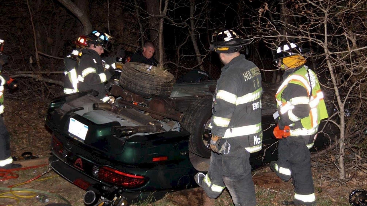 Cops: Driver airlifted after Bayport crash - Newsday