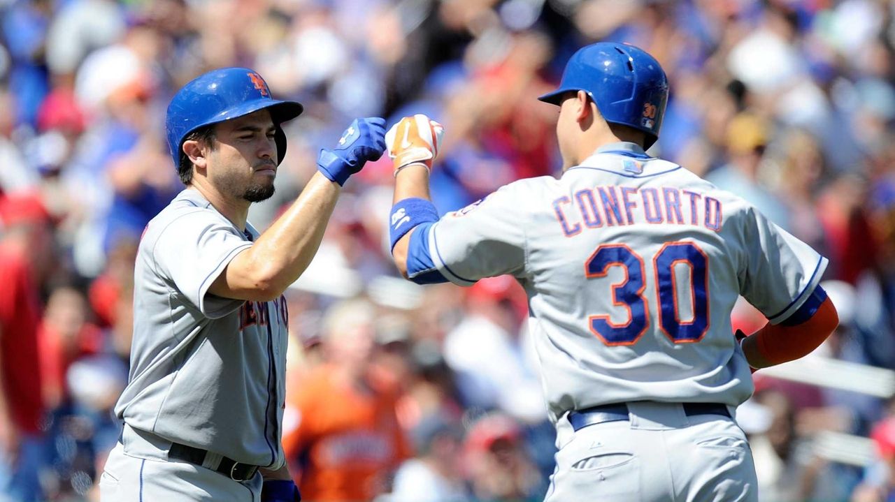 New York Mets David Wright (5) celebrates with Curtis Granderson