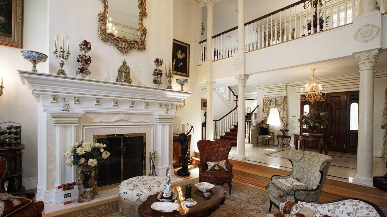 Rich Cribs Poquott home with gold trim, and more Newsday
