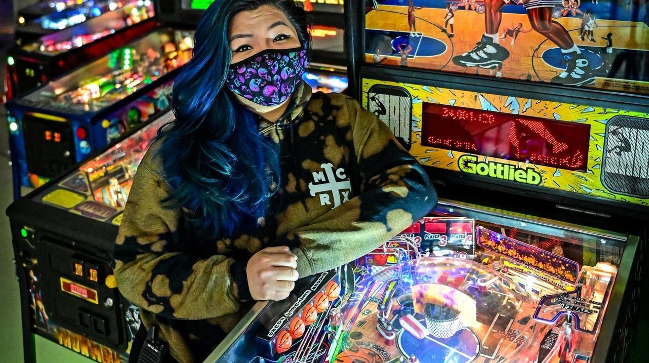 New arcade with 40plus pinball machines opens in Bay Shore mall Newsday