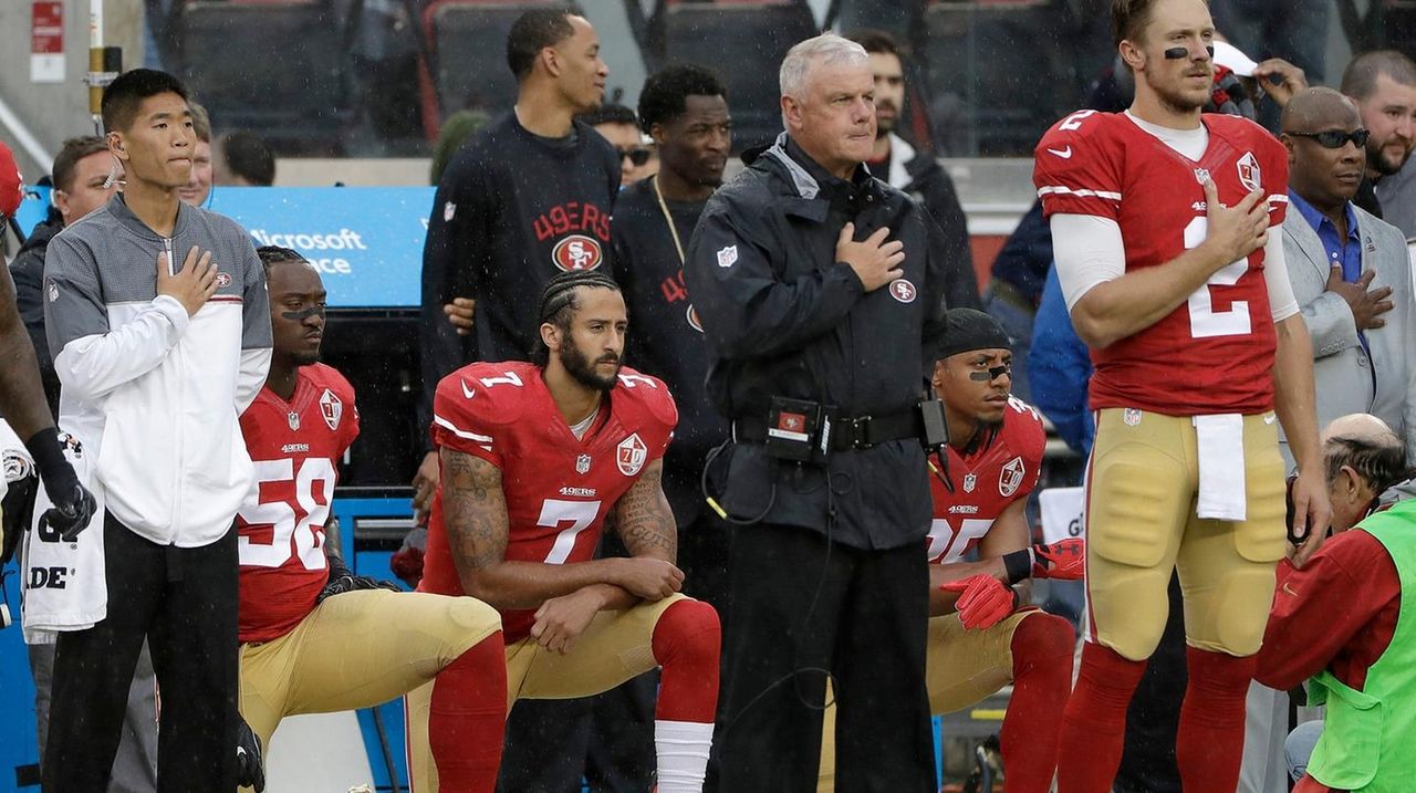 49ers safety Eric Reid kneels beside Colin Kaepernick for national anthem