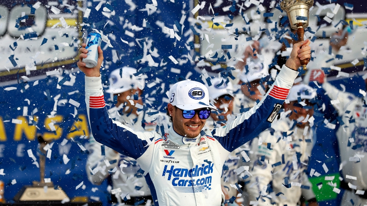 Kyle Larson storms to a dominant Kansas win, tightening his grip on the ...