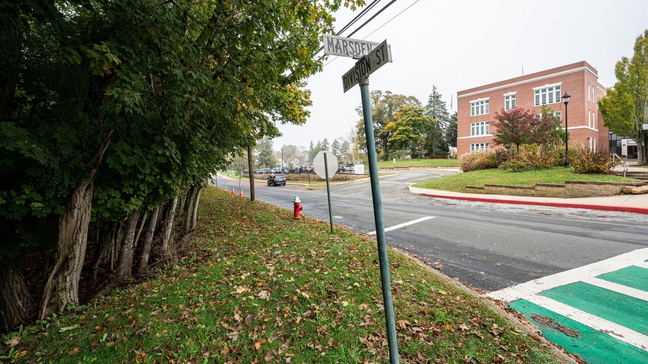 Sag Harbor's partnership with Southampton to buy land for school sports field fails. What happens next? - Vimarsana News