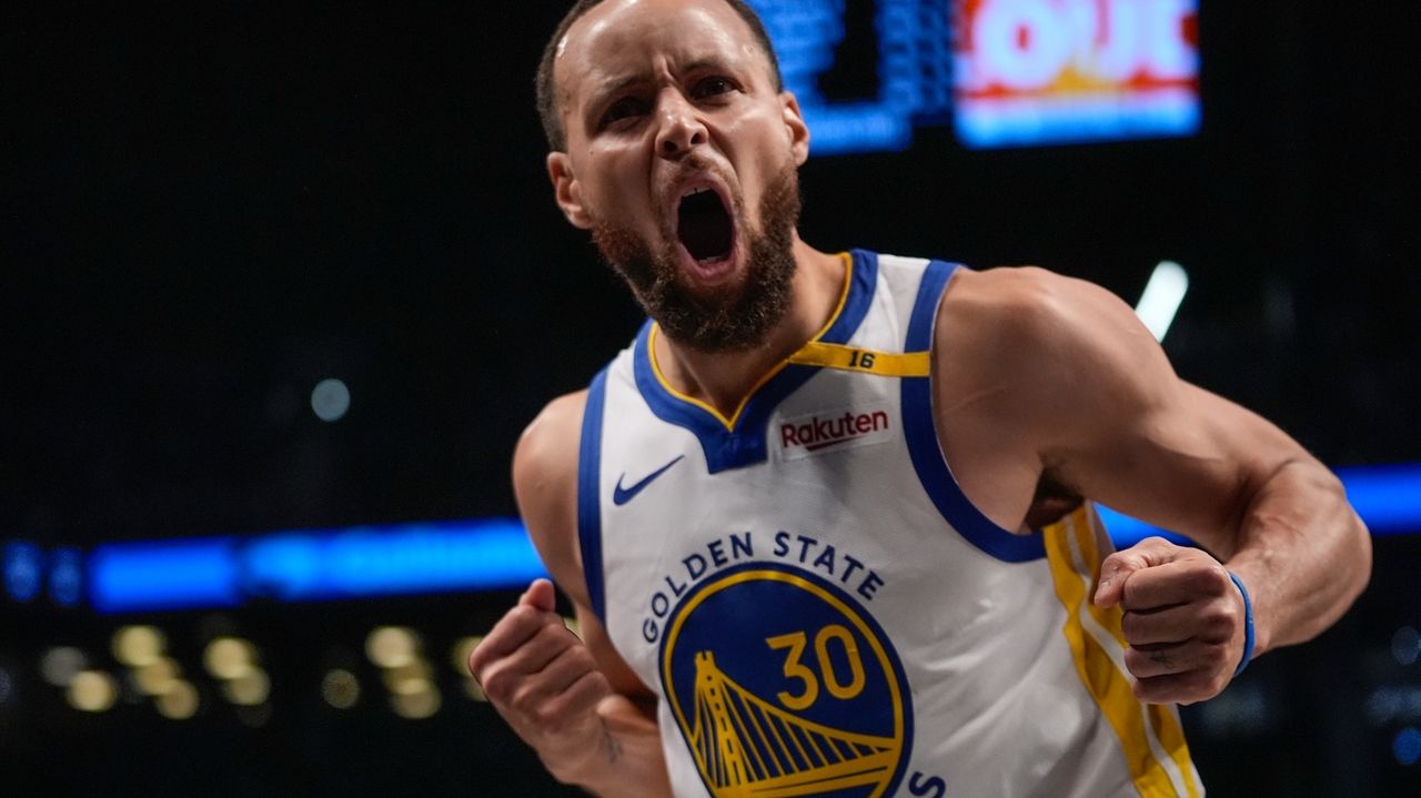 After Curry's highlight heave in a 40-point game, Green says the 'NBA is lucky' to watch the showman