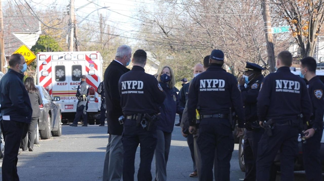 Two NYPD Officers Shot In Queens - Newsday