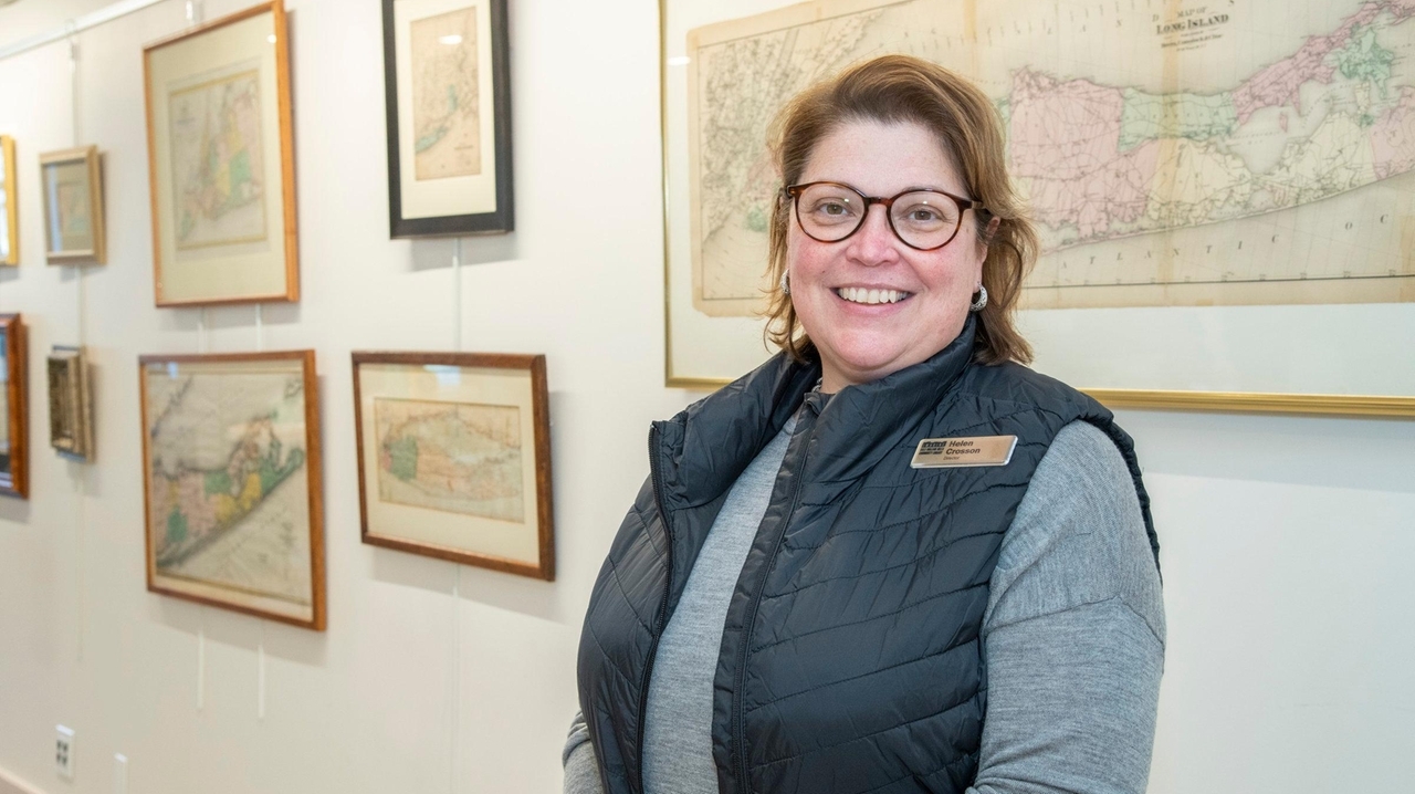 Half Hollow Hills library director Helen Crosson suspended with pay, draft minutes show - Vimarsana News