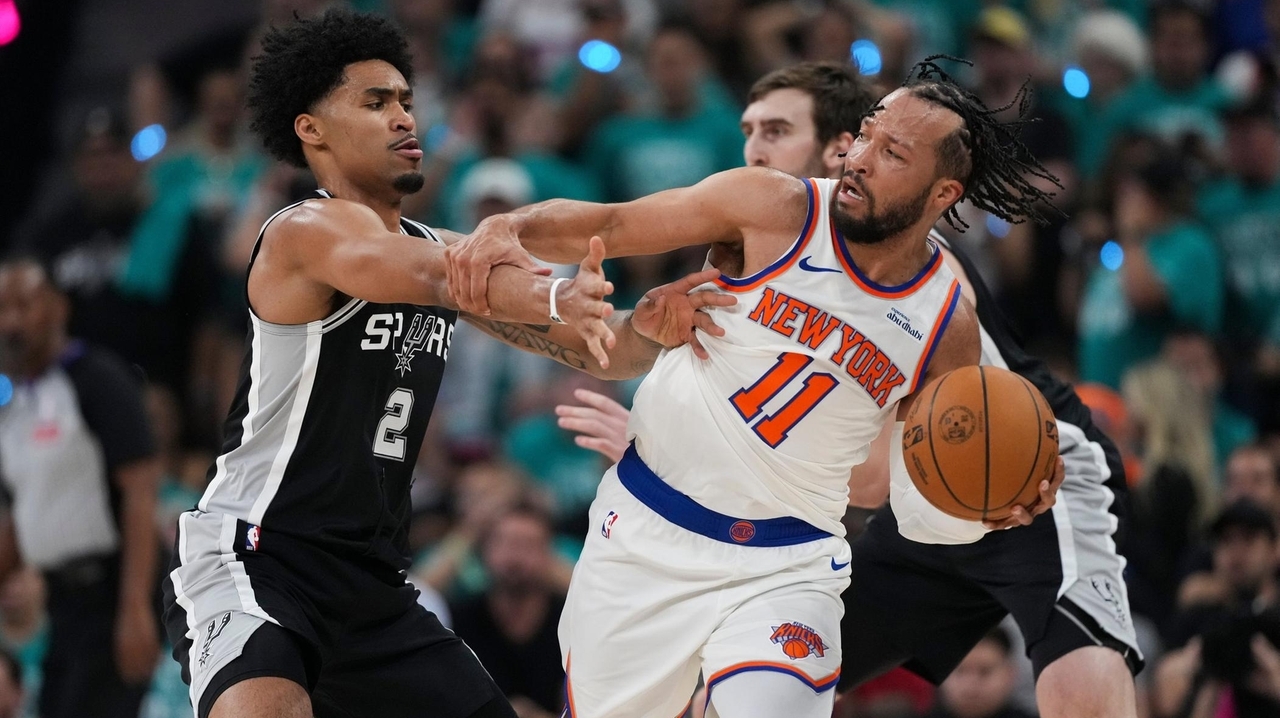 Knicks game-worn jerseys, Madison Square Garden floor and more up for bid in Sotheby's NBA Finals auction