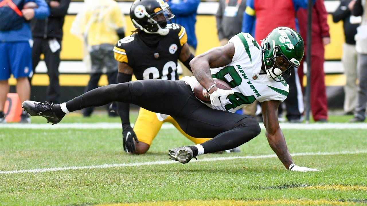 Jets receiver Corey Davis catches attention with big game against Steelers  - Newsday