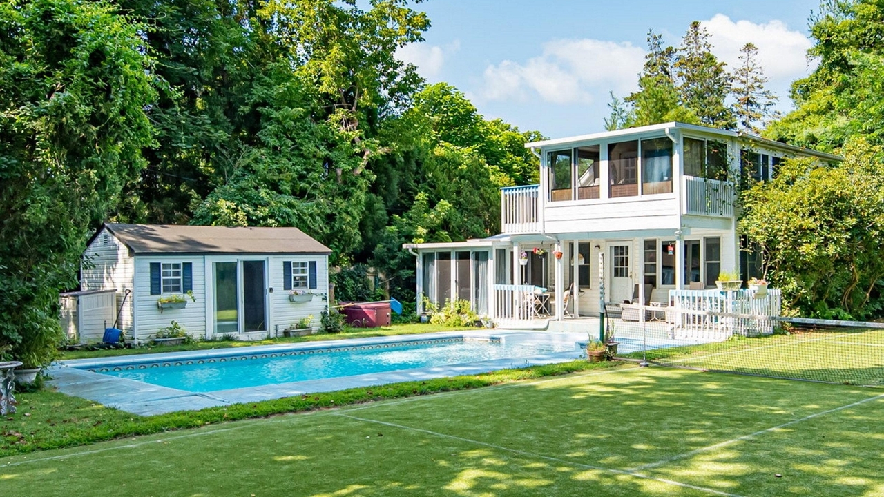 East Quogue home with pool, tennis court lists for 899,000 Newsday