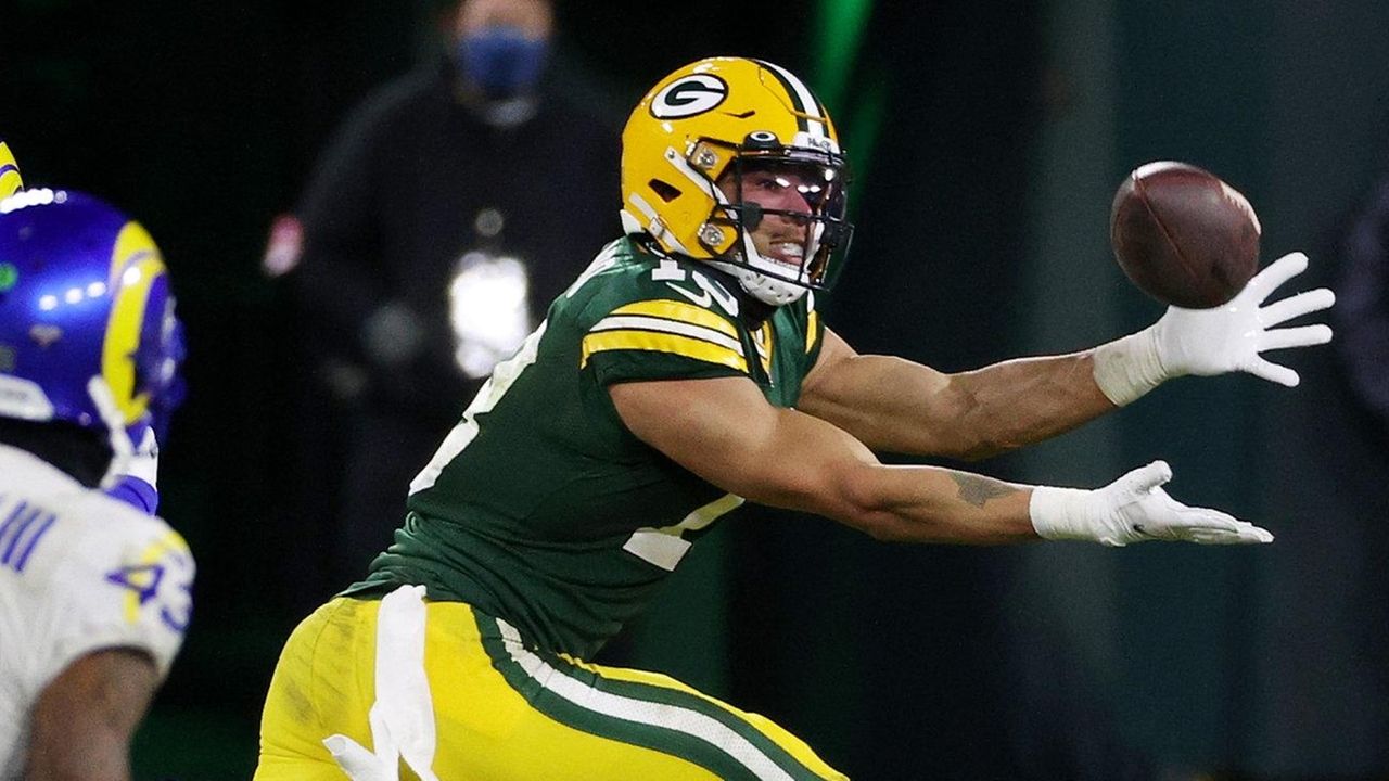 Aaron Rodgers connects with Allen Lazard for big Jets play