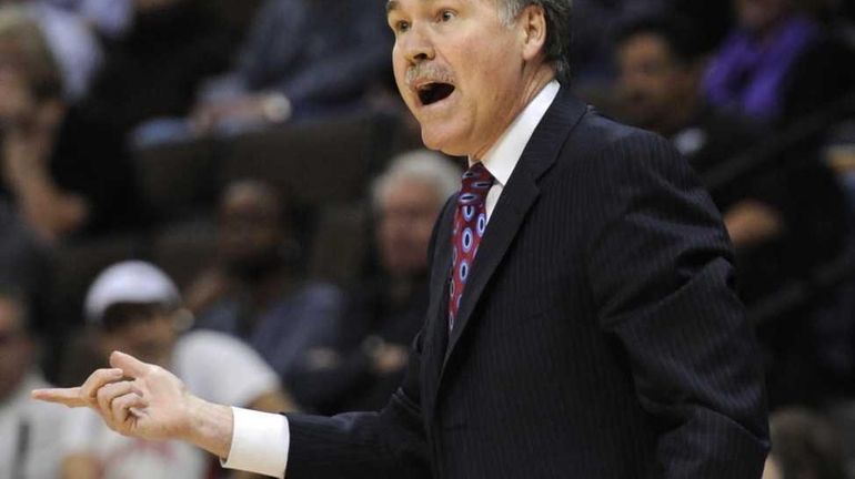 New York Knicks coach Mike D'Antoni gestures during the first...