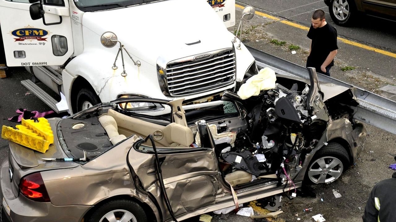 Bethpage crash kills mother and daughter, 11 Newsday