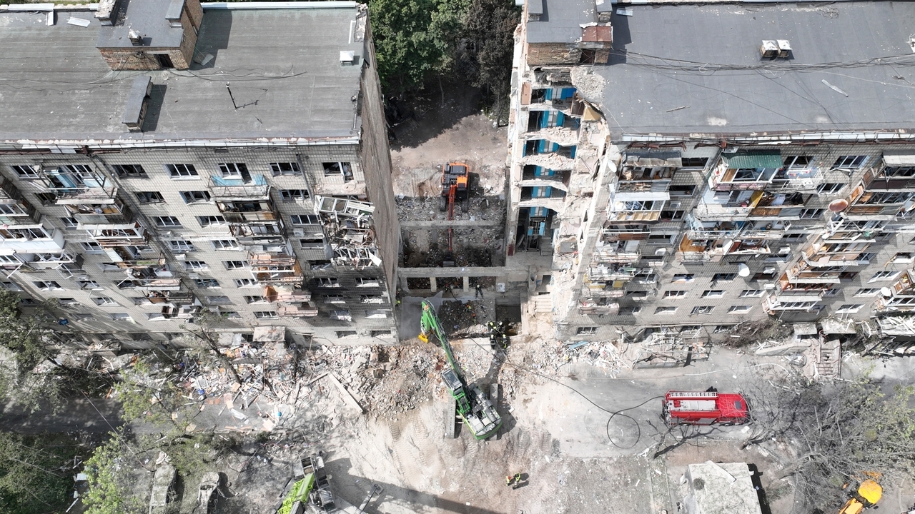 Kyiv rescuers find more bodies as death toll from latest Russian attack ...