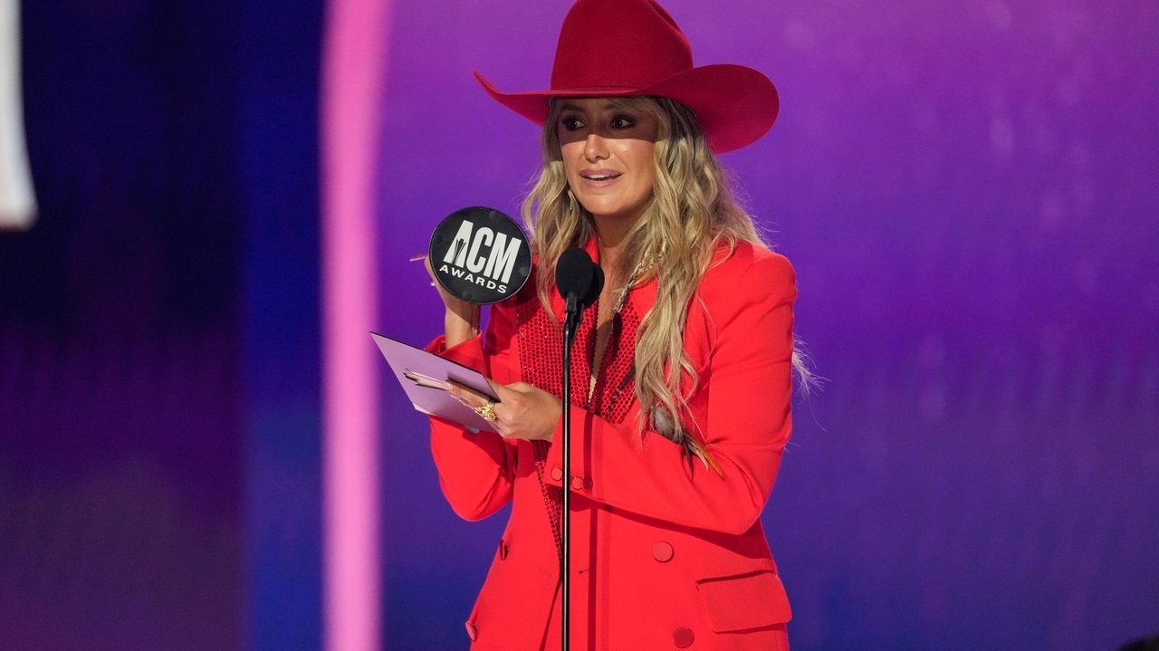Lainey Wilson wins big at the 2024 Academy of Country Music Awards, including the top honor - Vimarsana News