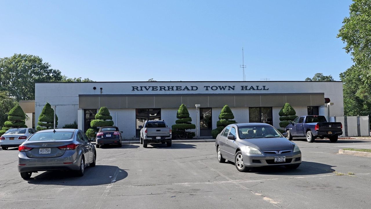 Riverhead considers 18month hold on Calverton industrial projects