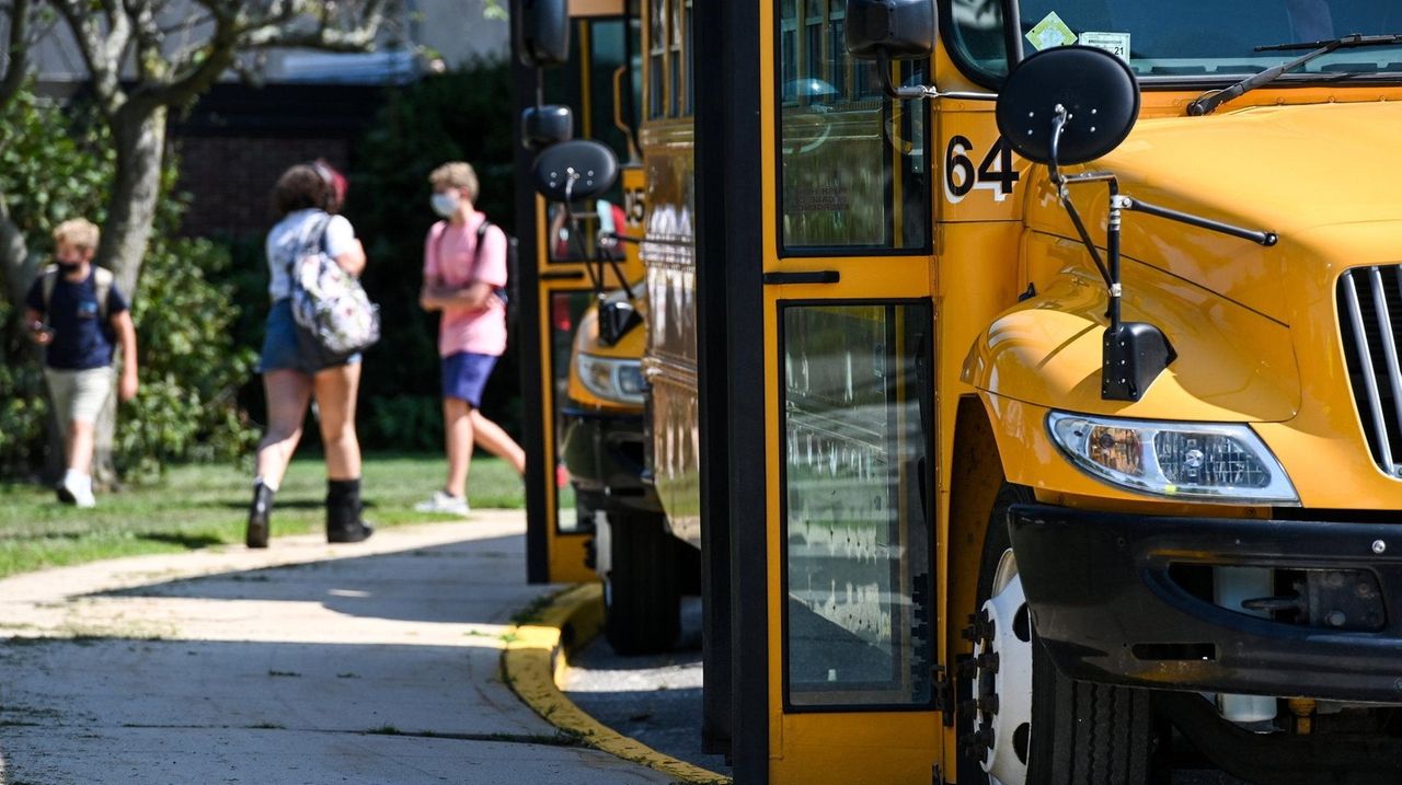 Long Island school districts' latest reopening plans and mask mandates