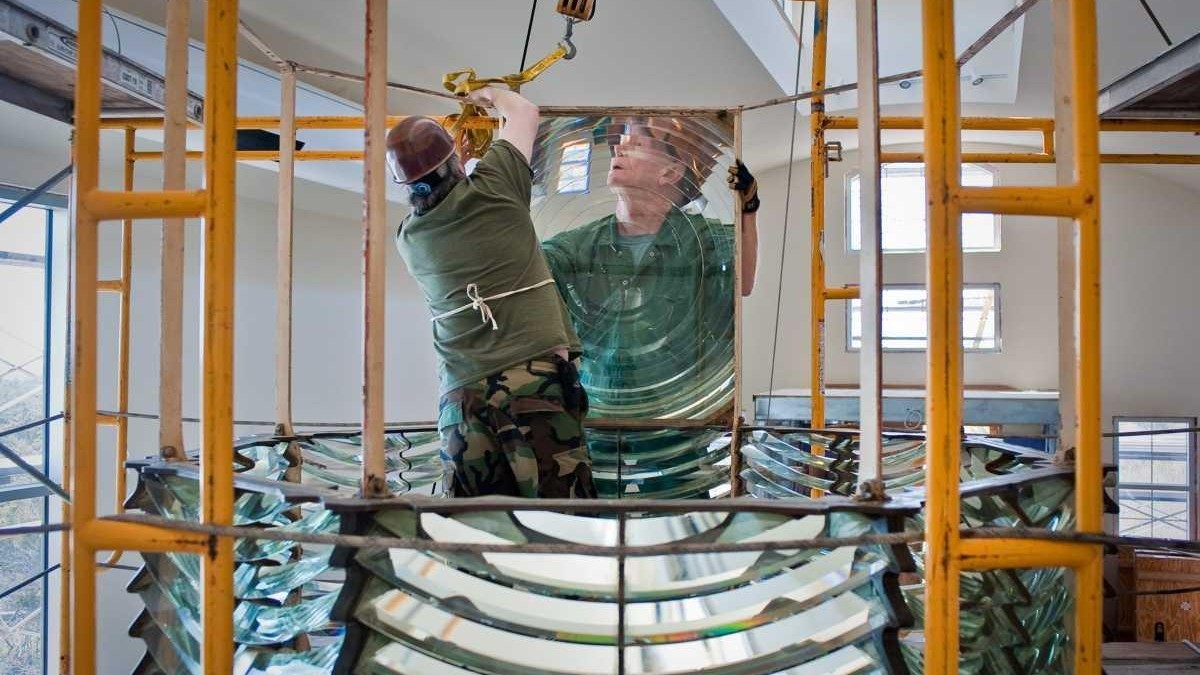 Lighthouse lens assembly under way - Newsday