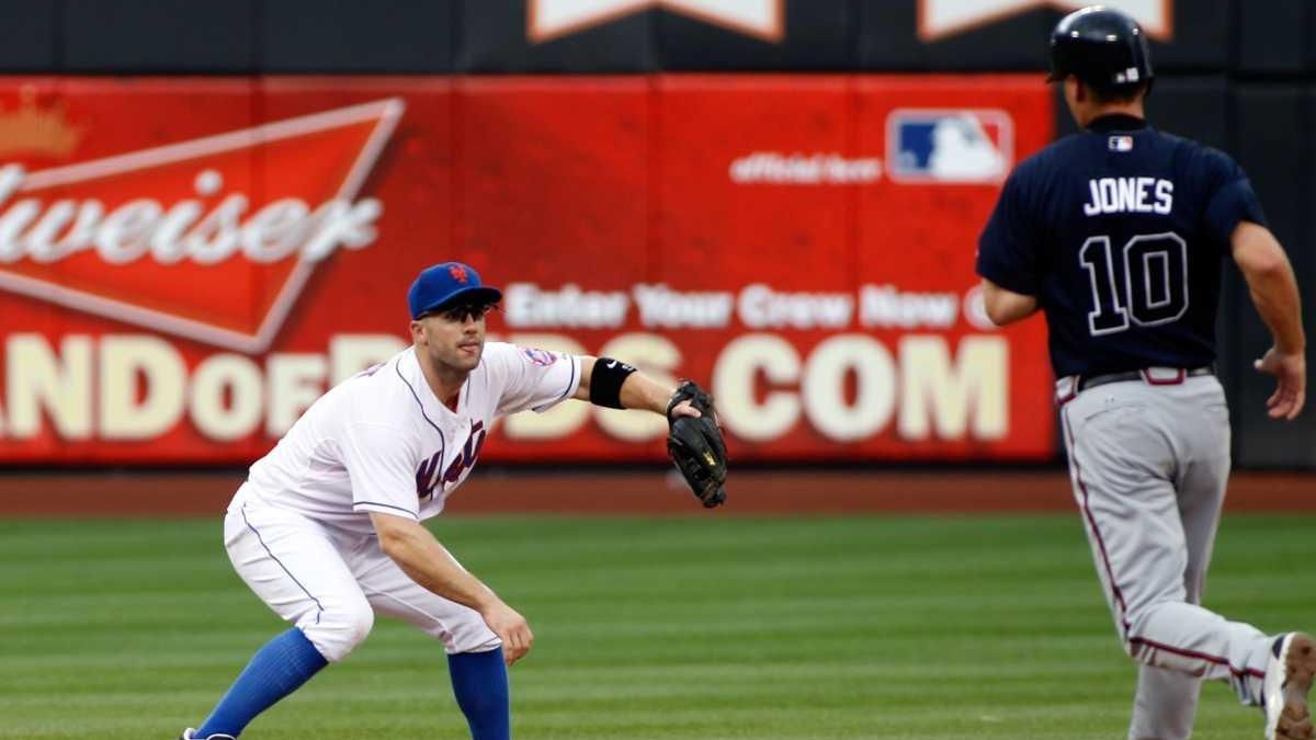 New York Mets David Wright makes a error throwing to first base in