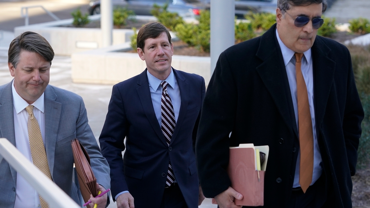 Former Tennessee state senator reports to federal prison for campaign ...