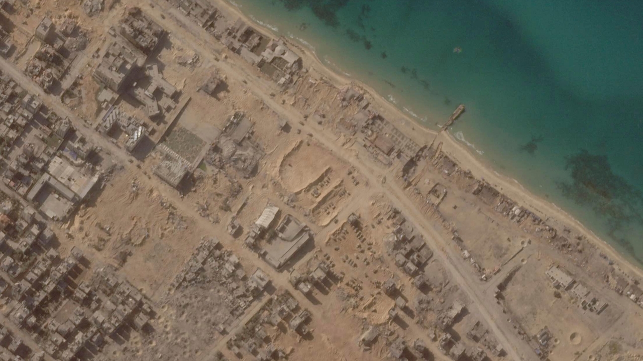 Satellite photos analyzed by AP show an axis of Israeli push earlier this week into the Gaza Strip - Vimarsana News