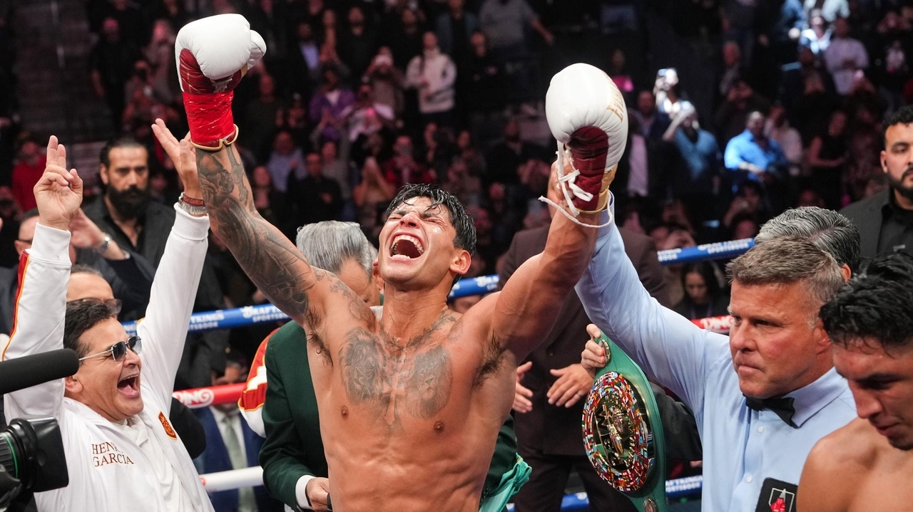 Ryan Garcia beats Mario Barrios by unanimous decision to win the WBC