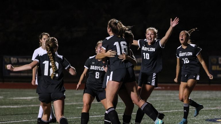 Babylon celebrates Ava Hanson's (16) goal at the New York...