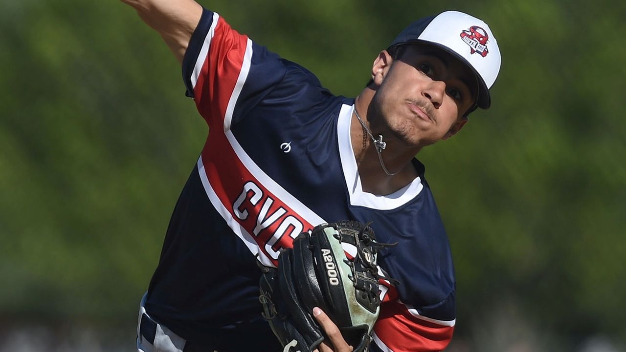 Baseball: New Trier uses 5-run rally in extras to take down York in Class  4A third-place game