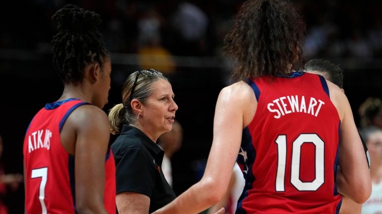 United States' coach Cheryl Reeve, center, talks with her players...