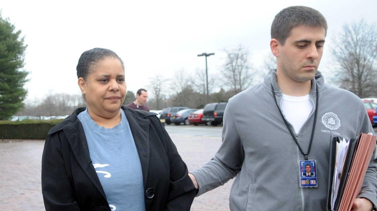 Former director of Hempstead housing authority admits to kickback ...