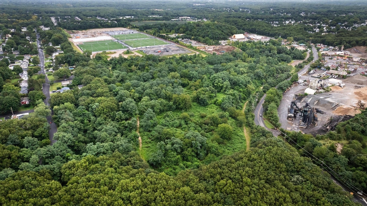 Kings Park residents oppose trucking station at former landfill property
