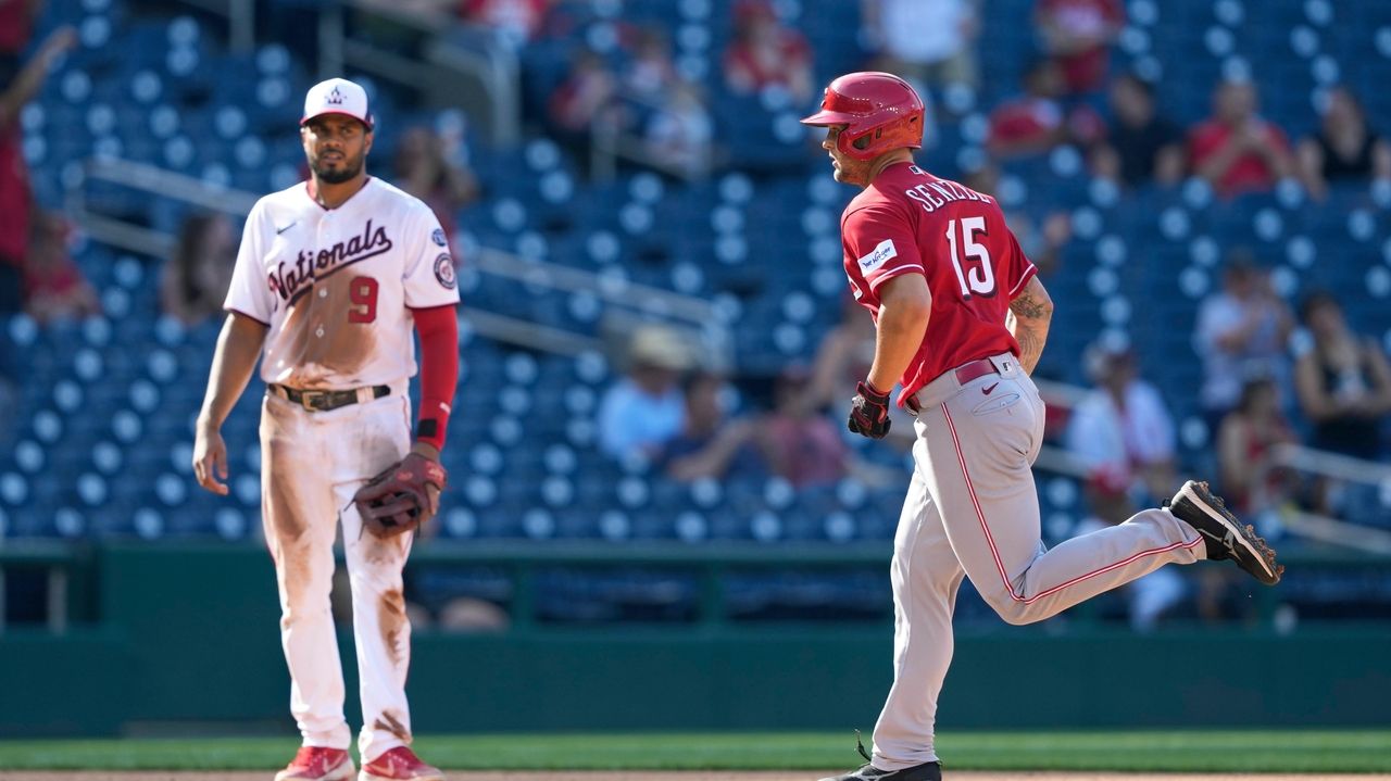 Watch: Injured Reds star Joey Votto watches game with fans in the