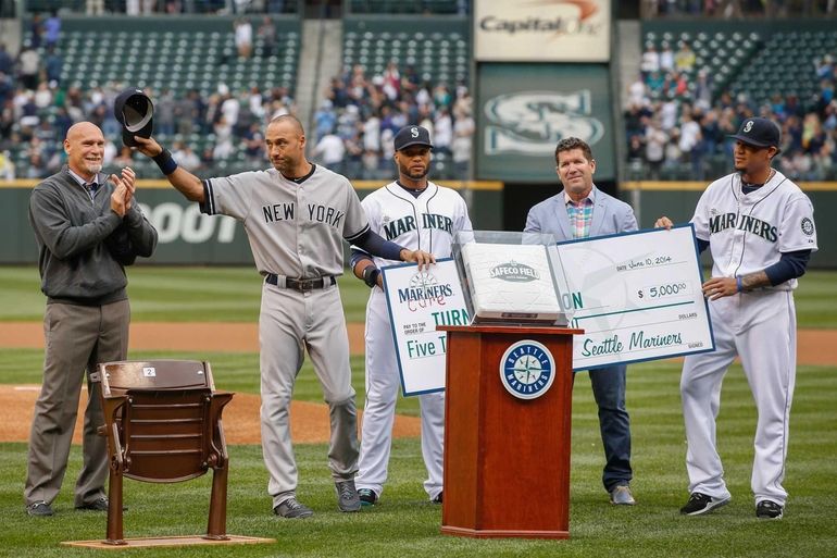 Rays present Derek Jeter with framed Don Zimmer jersey