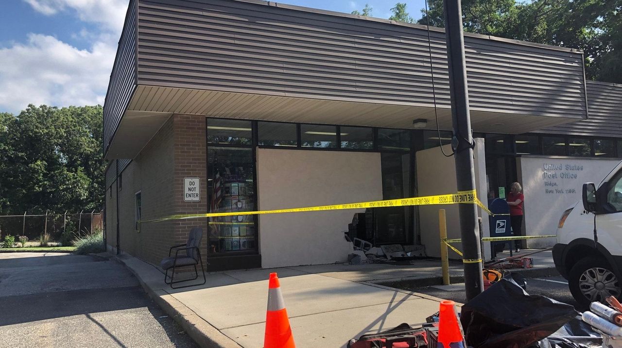 Vehicle crashes into lobby of Ridge post office, Suffolk police say