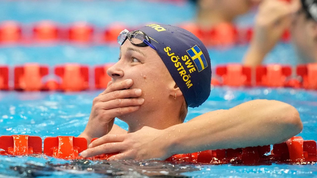 Swedish swimmer Sarah Sjoestroem breaks her own world record in the 50 ...