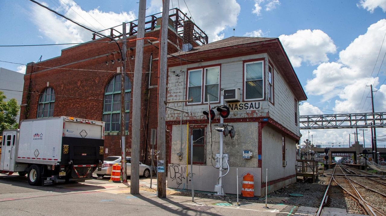 Preservationists eye saving Mineola buildings from demolition in LIRR
