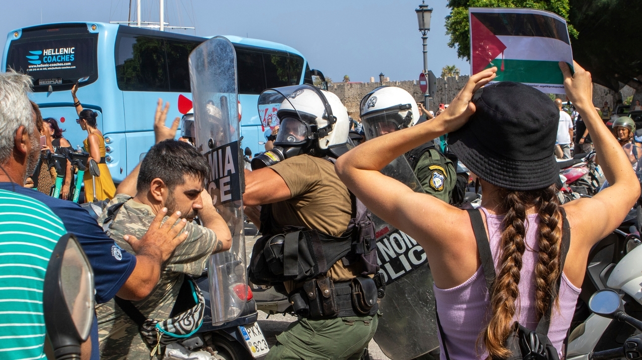 Riot police scuffle with demonstrators on Greek island during visit by ...