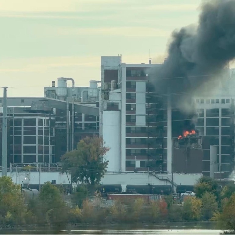 Explosion and fire erupt at Quaker Oats plant in Cedar Rapids, Iowa; no ...