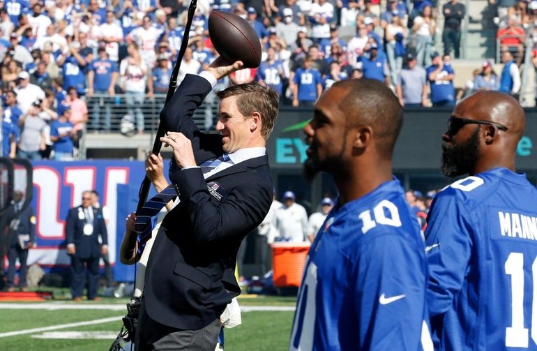 Giants retire Eli Manning's No. 10 jersey during halftime Ring of Honor  ceremony - Newsday