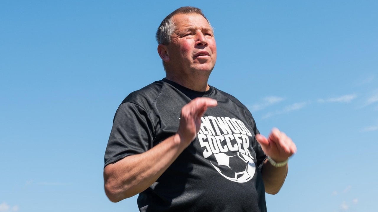 Brentwood to hold celebration of life service for late boys soccer coach Ron Eden
