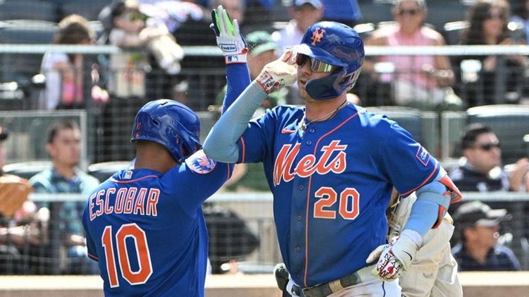 The Mets' Eduardo Escobar greets Pete Alonso after his solo...