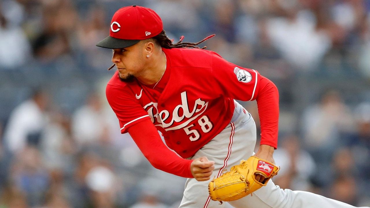 Yankees to get close look at Reds' ace starter Luis Castillo