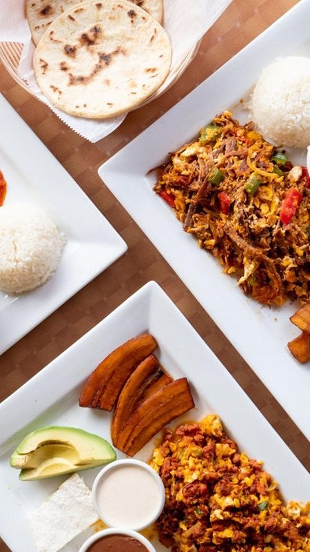 fmlatin190428_photos