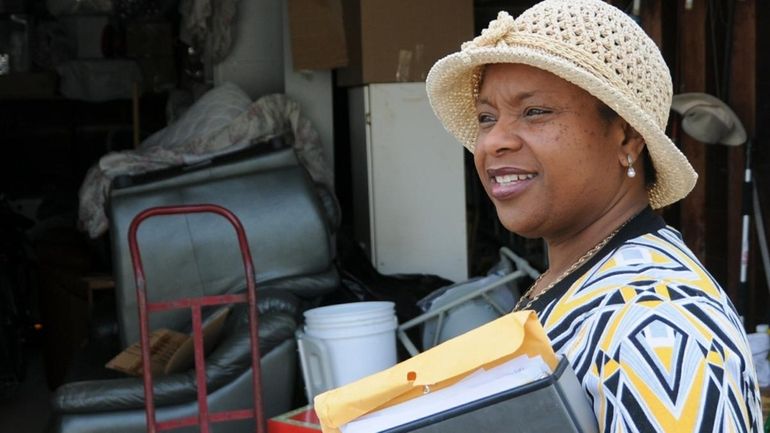 Linda Hobson, one of displaced residents on Horton Avenue in...