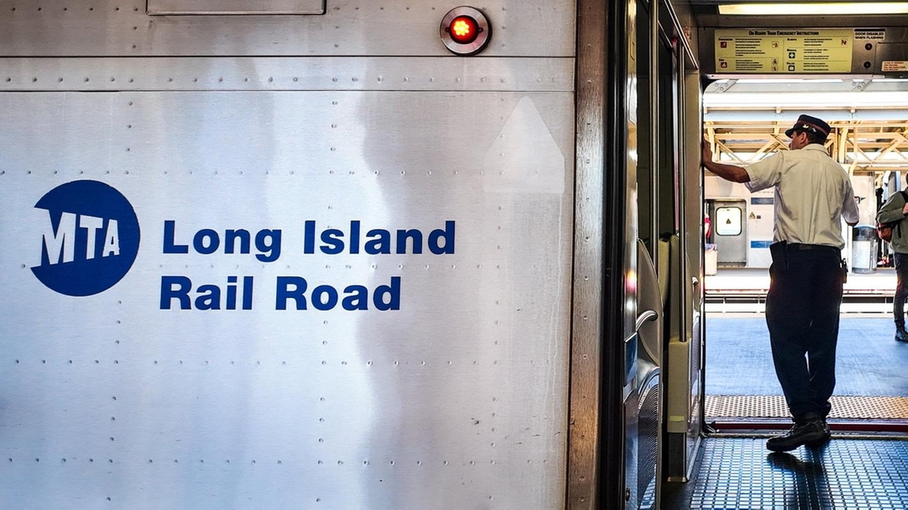 Source image for "LIRR's Port Jefferson branch moving again after train vs person spurred delays"