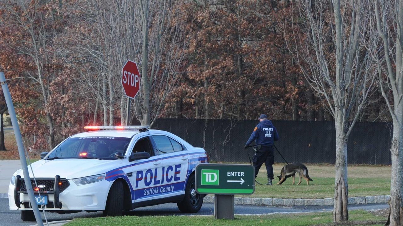 Police Investigate Robbery Of Td Bank Branch In Medford Newsday 1908