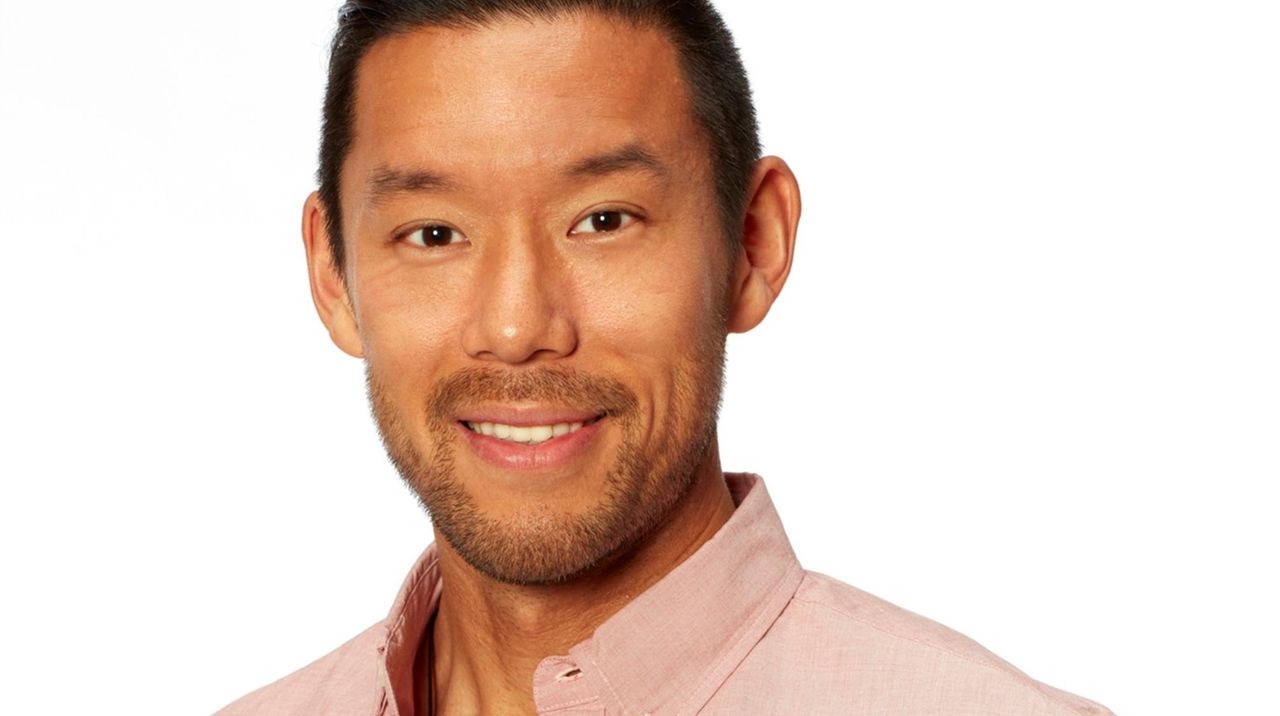 LI 'Bachelorette' contestant shares video of getting COVID vaccine(01)