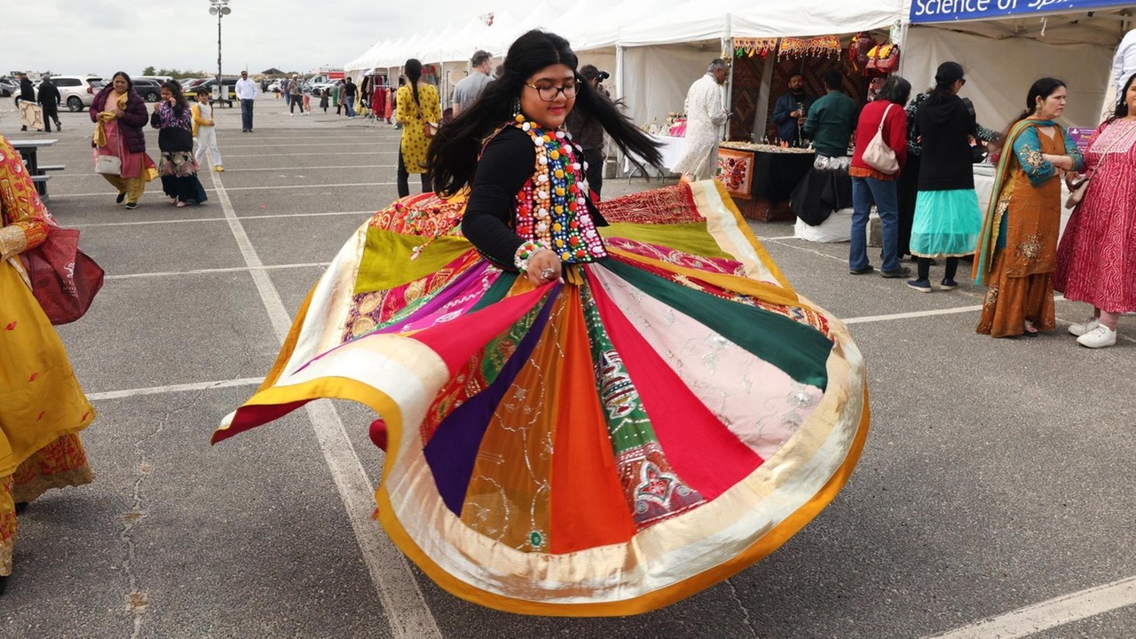 Indian American group gets jump on Diwali festival with celebration at ...
