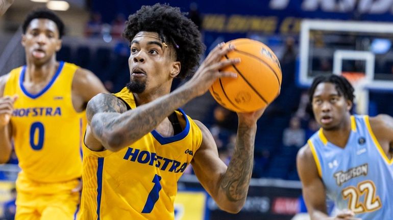 Hofstra Pride guard Aaron Estrada (1) during a game against...