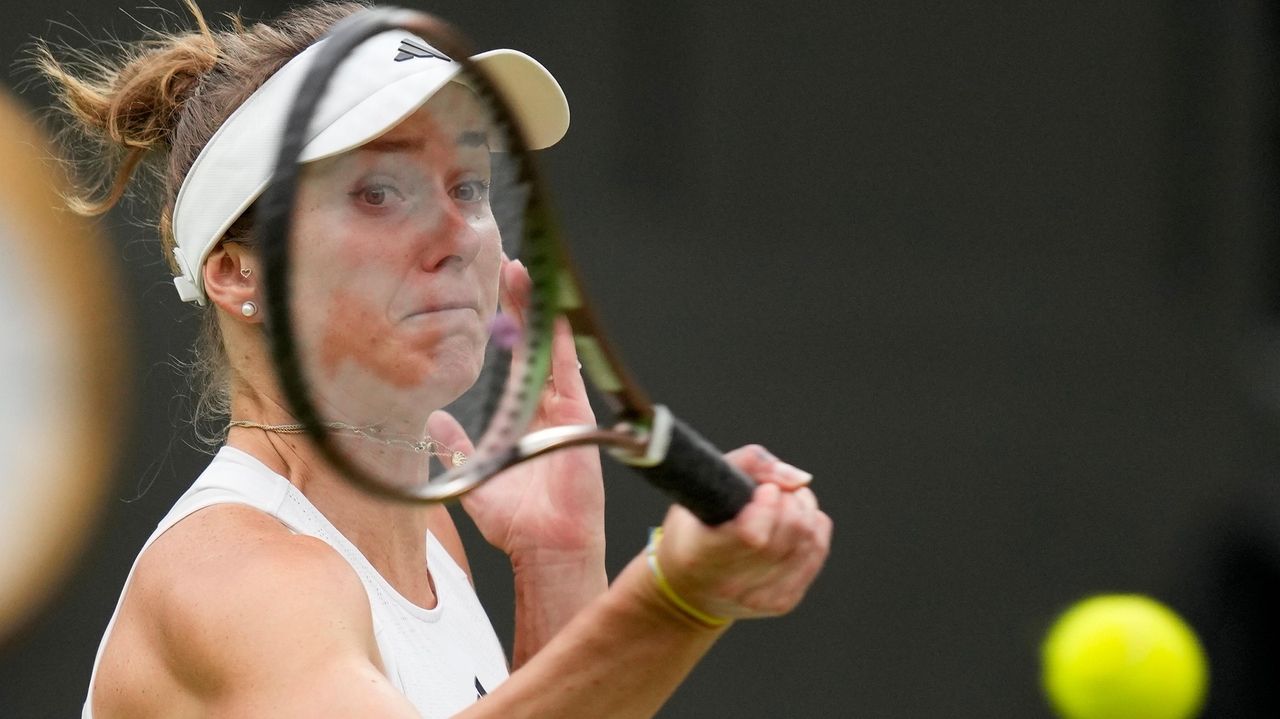 Elina Svitolina beats top-ranked Iga Swiatek to reach Wimbledon semifinals 